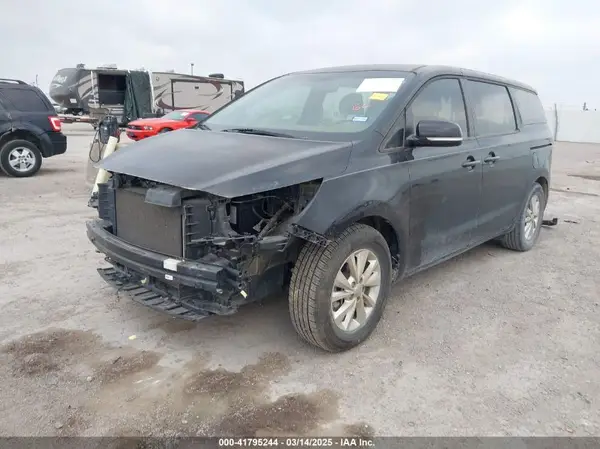 KNDMA5C13H6280733 2017 KIA SEDONA - Image 2