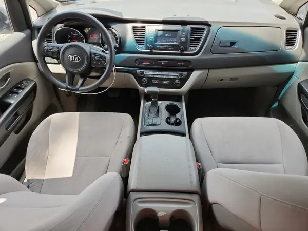 KNDMA5C13H6284071 2017 KIA SEDONA - Image 8