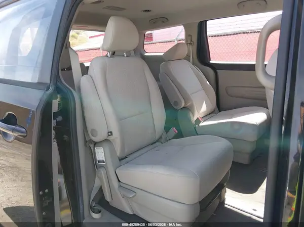KNDMA5C13J6373984 2018 KIA SEDONA - Image 8
