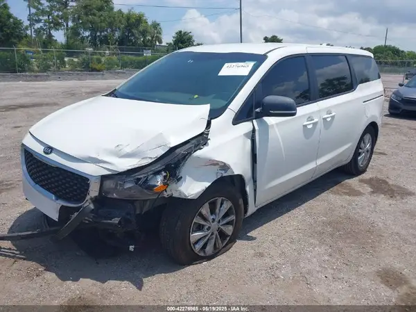 KNDMA5C13J6387030 2018 KIA SEDONA - Image 2