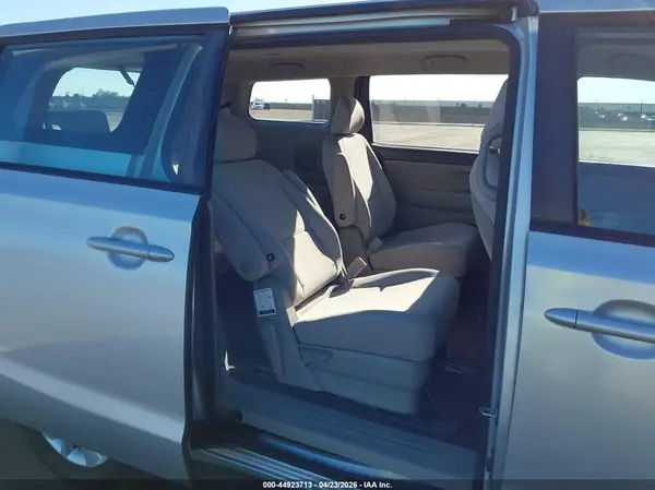 KNDMA5C13J6404893 2018 KIA SEDONA - Image 8