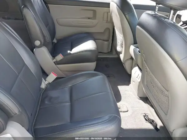 KNDMA5C14H6259745 2017 KIA SEDONA - Image 8