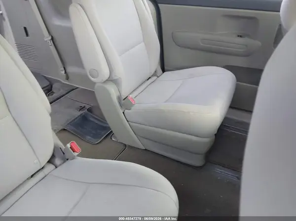 KNDMA5C14H6279641 2017 KIA SEDONA - Image 8