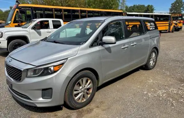 KNDMA5C14H6284063 2017 KIA SEDONA - Image 2