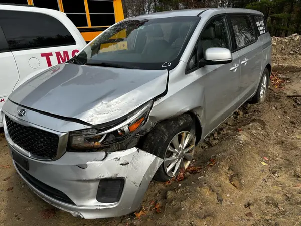 KNDMA5C14H6284094 2017 KIA SEDONA - Image 2