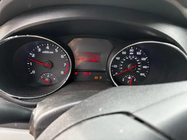 KNDMA5C14H6284094 2017 KIA SEDONA - Image 8