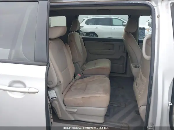 KNDMA5C14H6285021 2017 KIA SEDONA - Image 8