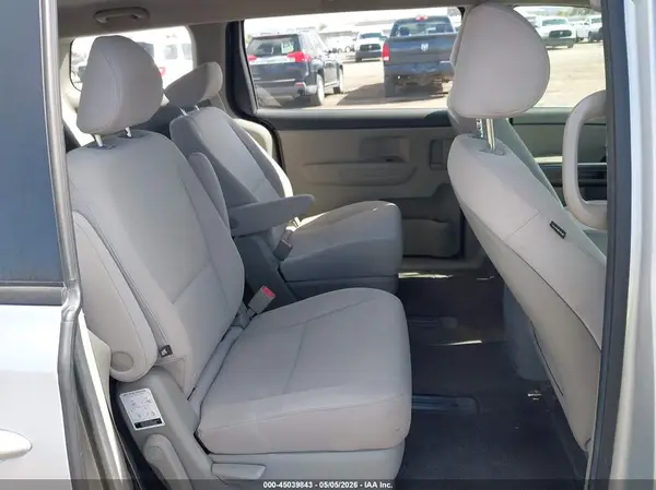 KNDMA5C14J6374237 2018 KIA SEDONA - Image 8