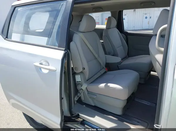 KNDMA5C14J6376442 2018 KIA SEDONA - Image 8