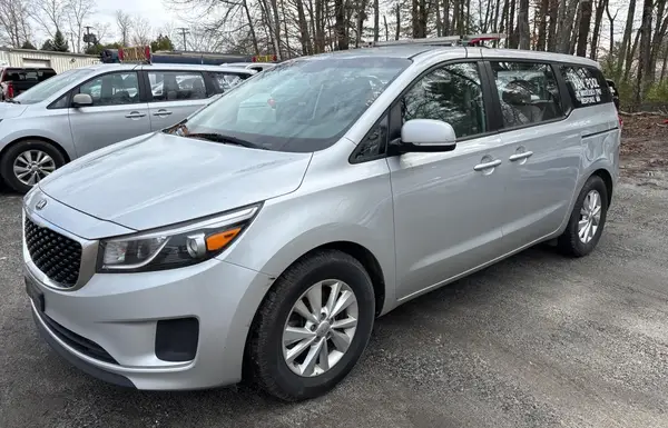 KNDMA5C14J6401517 2018 KIA SEDONA - Image 2