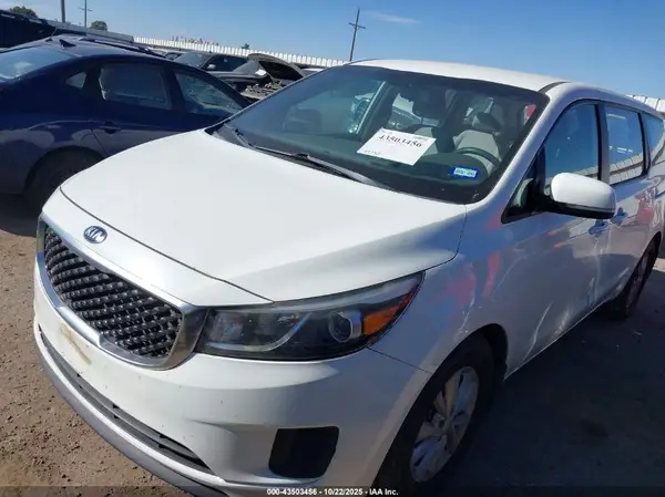 KNDMA5C15H6258491 2017 KIA SEDONA - Image 2