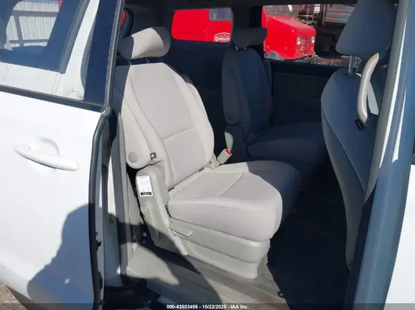 KNDMA5C15H6258491 2017 KIA SEDONA - Image 8