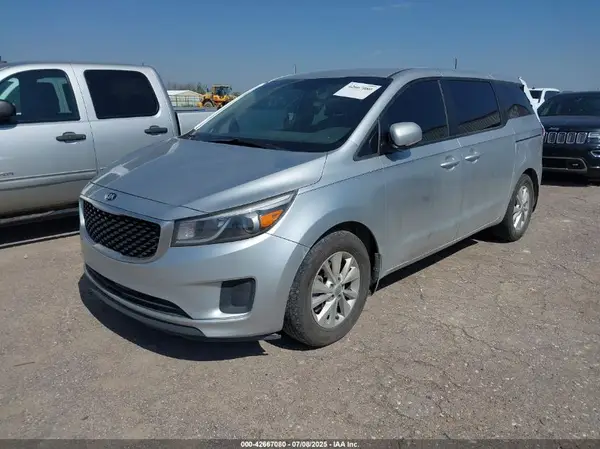 KNDMA5C15H6258913 2017 KIA SEDONA - Image 2