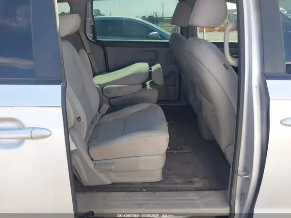 KNDMA5C15H6258913 2017 KIA SEDONA - Image 8