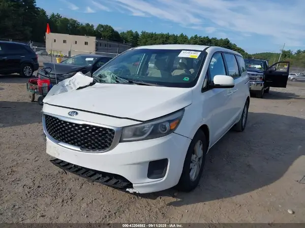 KNDMA5C15H6279695 2017 KIA SEDONA - Image 2