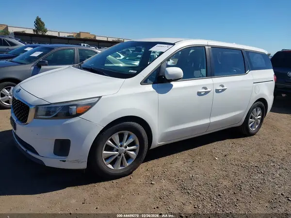 KNDMA5C15H6282855 2017 KIA SEDONA - Image 2