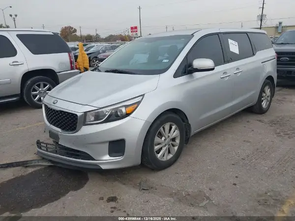 KNDMA5C15H6283455 2017 KIA SEDONA - Image 2