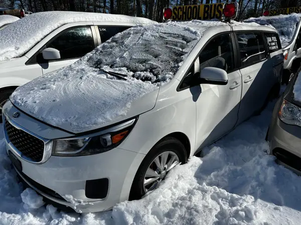 KNDMA5C15H6285612 2017 KIA SEDONA - Image 2