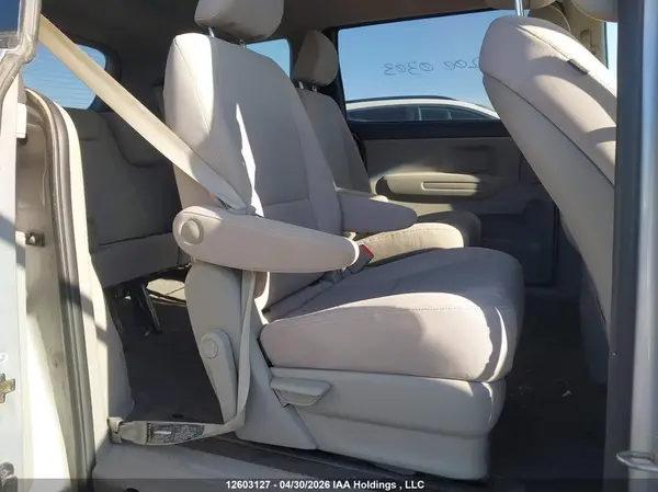 KNDMA5C15H6327812 2017 KIA SEDONA - Image 8