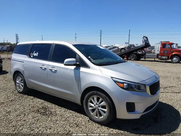 KNDMA5C15J6386333 2018 KIA SEDONA - Image 1