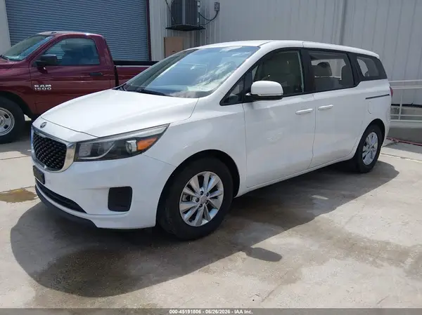 KNDMA5C15J6408797 2018 KIA SEDONA - Image 2