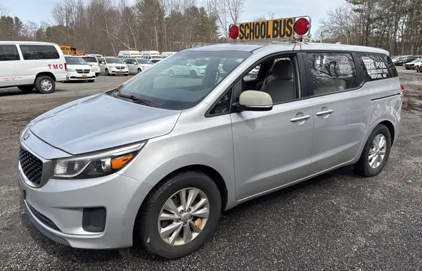 KNDMA5C15J6409769 2018 KIA SEDONA - Image 2