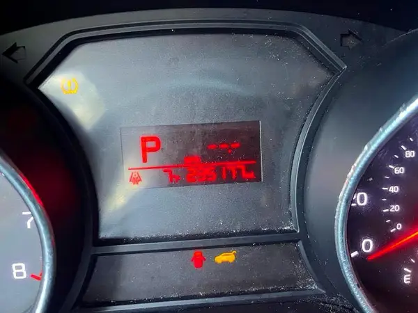 KNDMA5C16H6264736 2017 KIA SEDONA - Image 8
