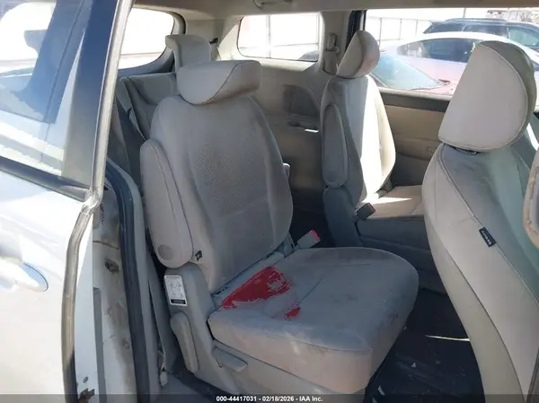 KNDMA5C16H6272576 2017 KIA SEDONA - Image 8