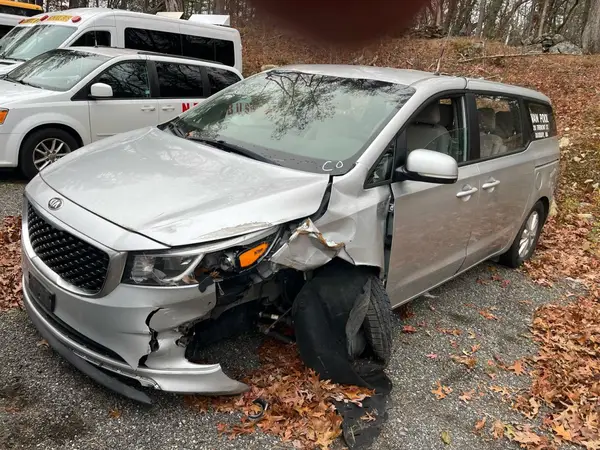 KNDMA5C16H6284081 2017 KIA SEDONA - Image 2