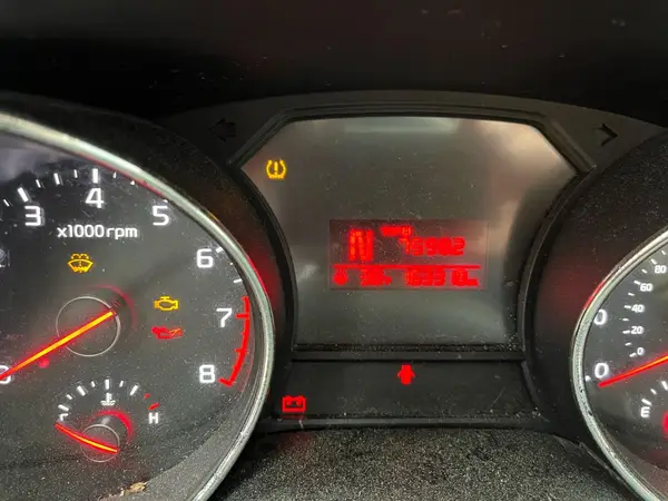 KNDMA5C16H6284081 2017 KIA SEDONA - Image 8
