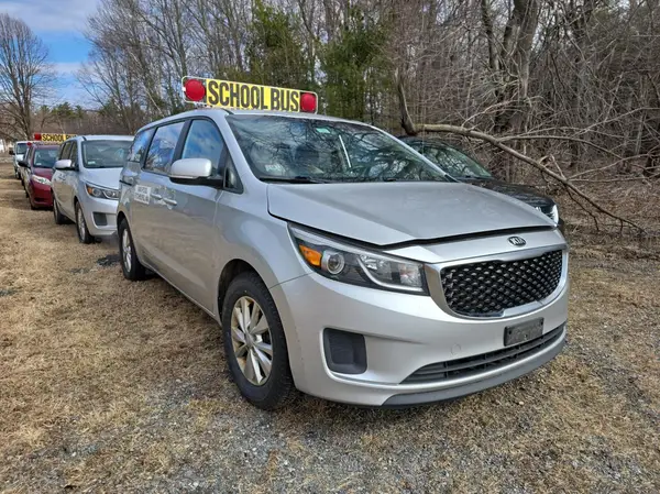 KNDMA5C16H6284100 2017 KIA SEDONA - Image 1