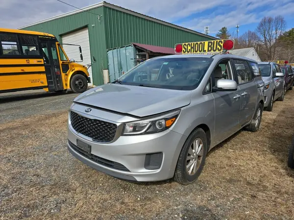 KNDMA5C16H6284100 2017 KIA SEDONA - Image 2