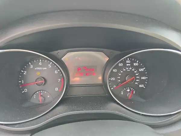 KNDMA5C16H6284100 2017 KIA SEDONA - Image 8