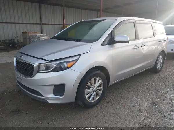 KNDMA5C16H6285019 2017 KIA SEDONA - Image 2