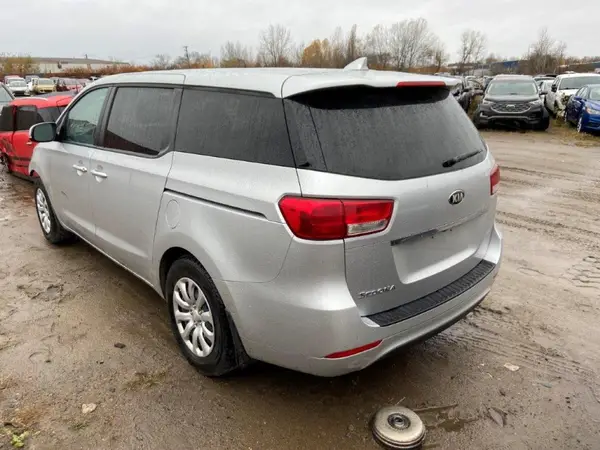 KNDMA5C16H6341590 2017 KIA SEDONA - Image 2