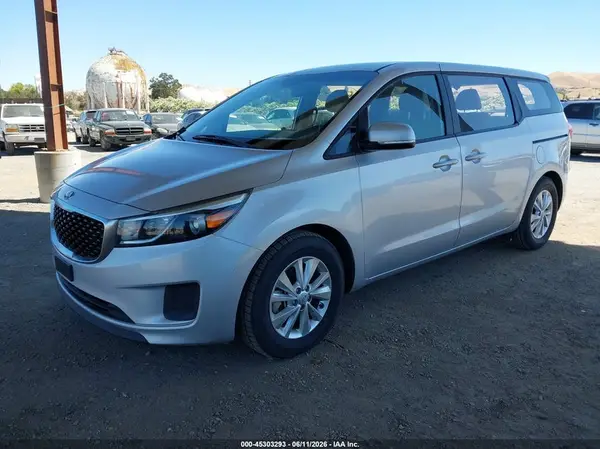 KNDMA5C16J6404225 2018 KIA SEDONA - Image 2