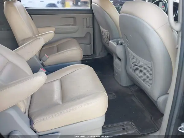 KNDMA5C17H6257648 2017 KIA SEDONA - Image 8