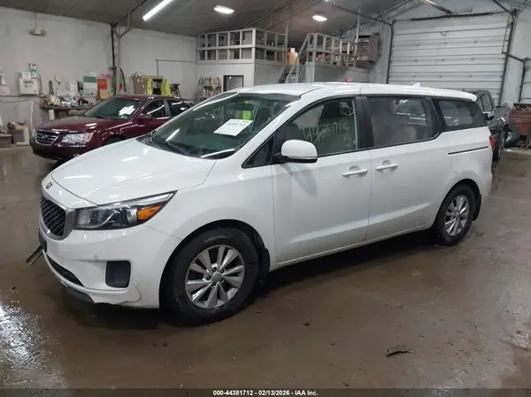 KNDMA5C17H6257732 2017 KIA SEDONA - Image 2