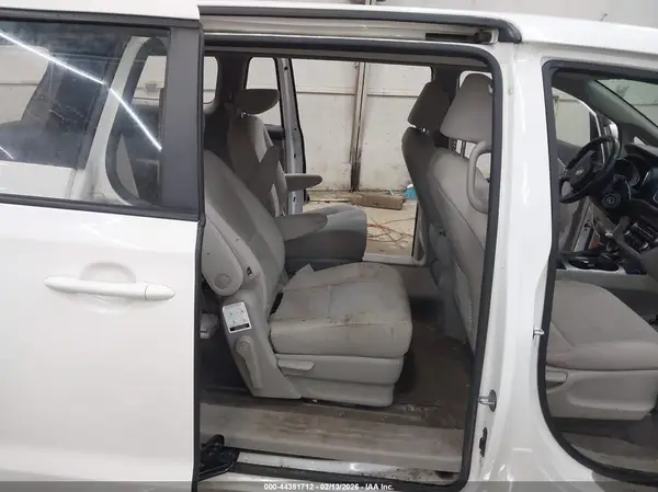 KNDMA5C17H6257732 2017 KIA SEDONA - Image 8