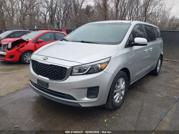 KNDMA5C17H6271663 2017 KIA SEDONA - Image 2