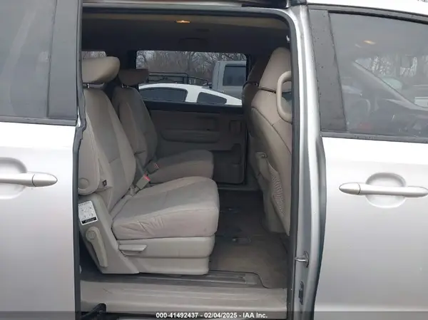 KNDMA5C17H6271663 2017 KIA SEDONA - Image 8