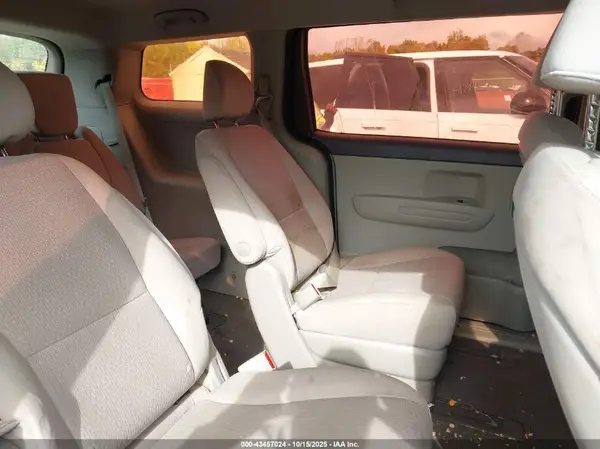 KNDMA5C17H6272571 2017 KIA SEDONA - Image 8