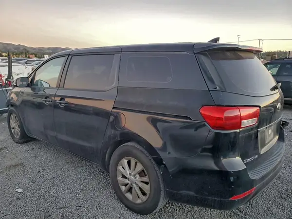 KNDMA5C17H6292447 2017 KIA SEDONA - Image 2