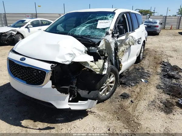 KNDMA5C17J6350031 2018 KIA SEDONA - Image 2