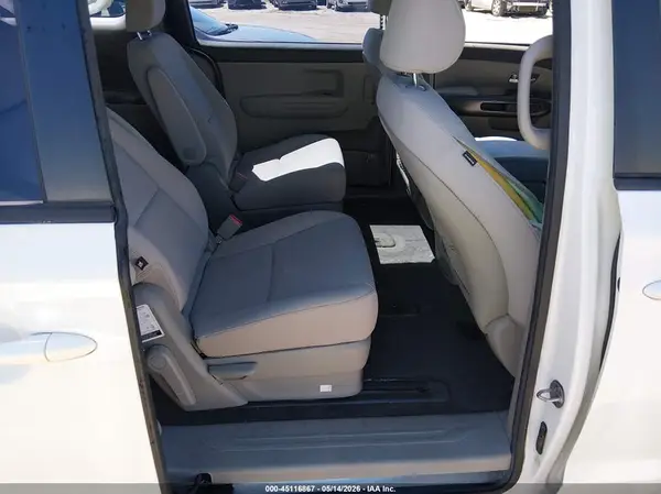 KNDMA5C17J6350031 2018 KIA SEDONA - Image 8