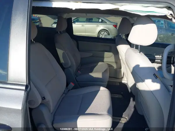 KNDMA5C17J6359585 2018 KIA SEDONA - Image 8