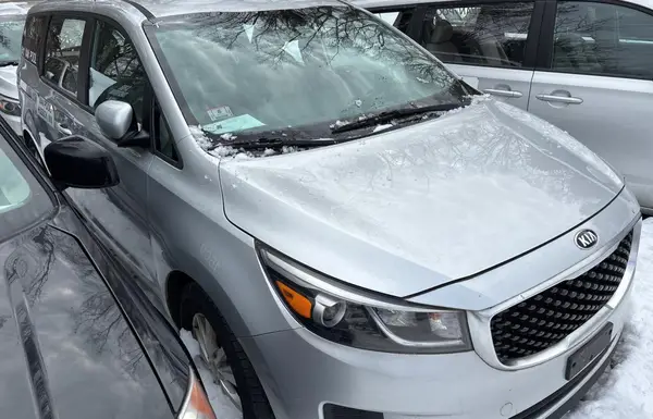 KNDMA5C17J6403388 2018 KIA SEDONA - Image 1