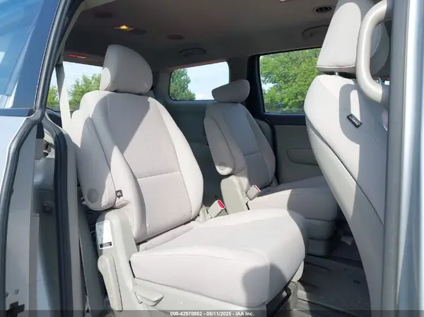 KNDMA5C18H6258467 2017 KIA SEDONA - Image 8