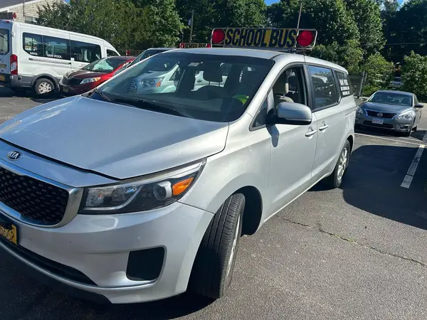 KNDMA5C18H6259666 2017 KIA SEDONA - Image 2