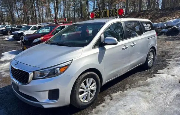 KNDMA5C18H6264737 2017 KIA SEDONA - Image 2